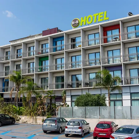 Otel B&B Hotel Savona 3*