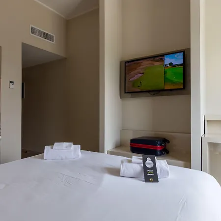 ホテル B&B ホテル サヴォナ サヴォーナ