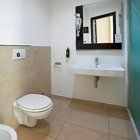 B&B Hotel Savona Ξενοδοχείο 3*
